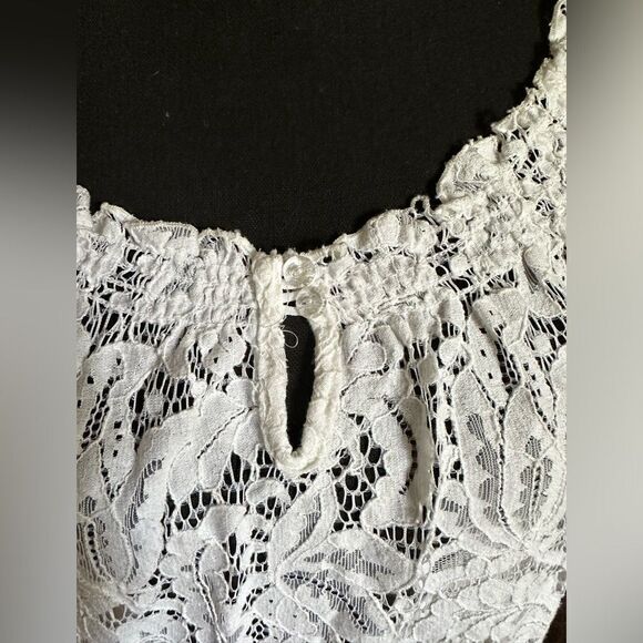 Summer must-have! Elegant, all-over white lace short sleeved shirt size S - Picture 4 of 13